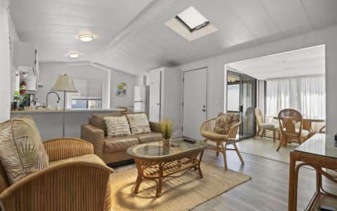 Sunroom Suite – Ojai Vacation Rental (Space 15)